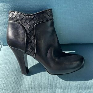 Bottega Veneta black ankle boots. Size 37
